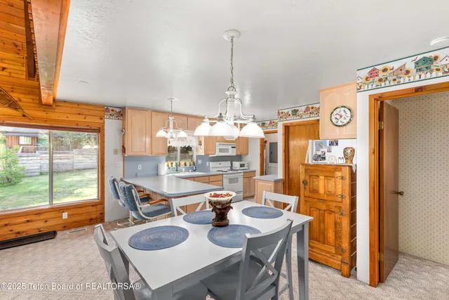 $899,000 | 627 Grandview Drive, Alpine, WY 83128