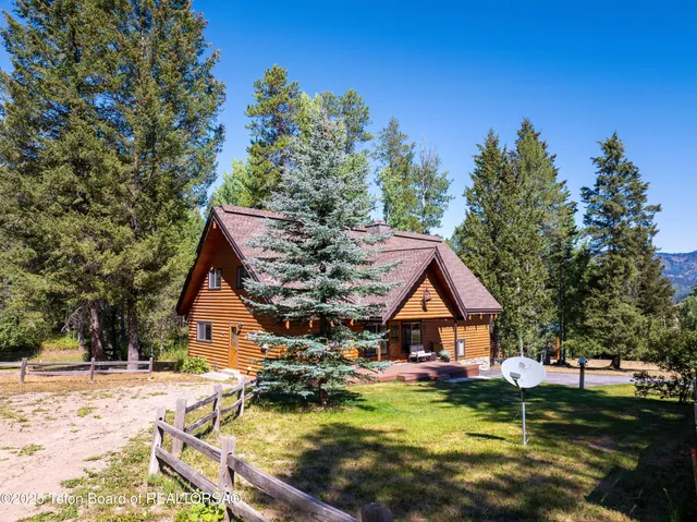 $899,000 | 627 Grandview Drive, Alpine, WY 83128