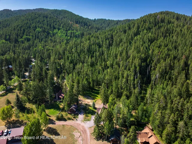 $899,000 | 627 Grandview Drive, Alpine, WY 83128