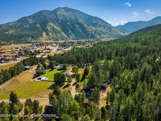 $899,000 | 627 Grandview Drive, Alpine, WY 83128