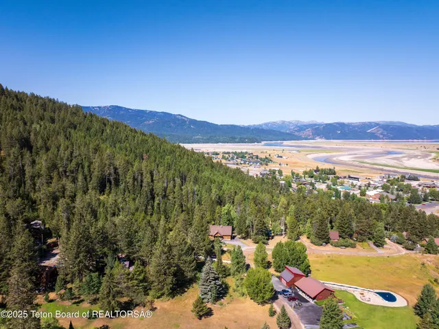 $899,000 | 627 Grandview Drive, Alpine, WY 83128