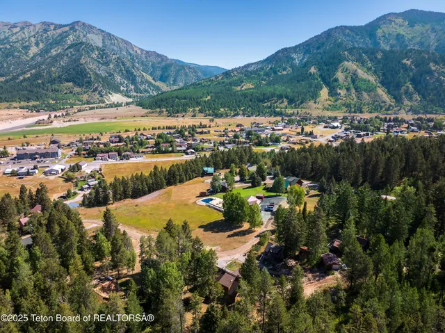 $899,000 | 627 Grandview Drive, Alpine, WY 83128