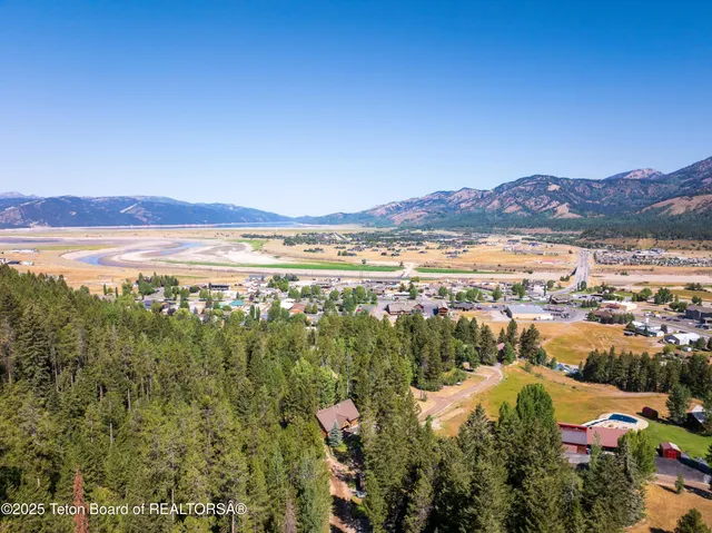 $899,000 | 627 Grandview Drive, Alpine, WY 83128