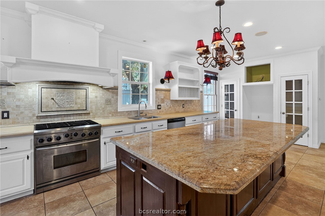 607 South Haswell Drive Bryan, TX 77803 - Photo 6 of 50