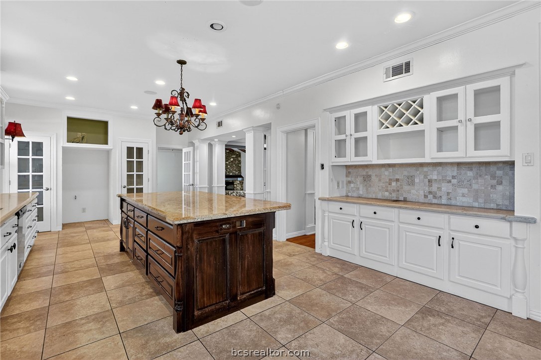 607 South Haswell Drive Bryan, TX 77803 - Photo 7 of 50