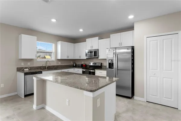 $2,600 | 7109 Paradise Island Court, Sun City Center, FL 33573