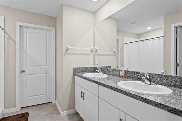 $2,600 | 7109 Paradise Island Court, Sun City Center, FL 33573