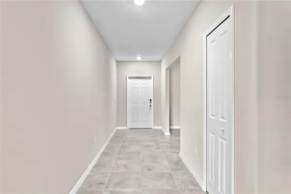$2,600 | 7109 Paradise Island Court, Sun City Center, FL 33573