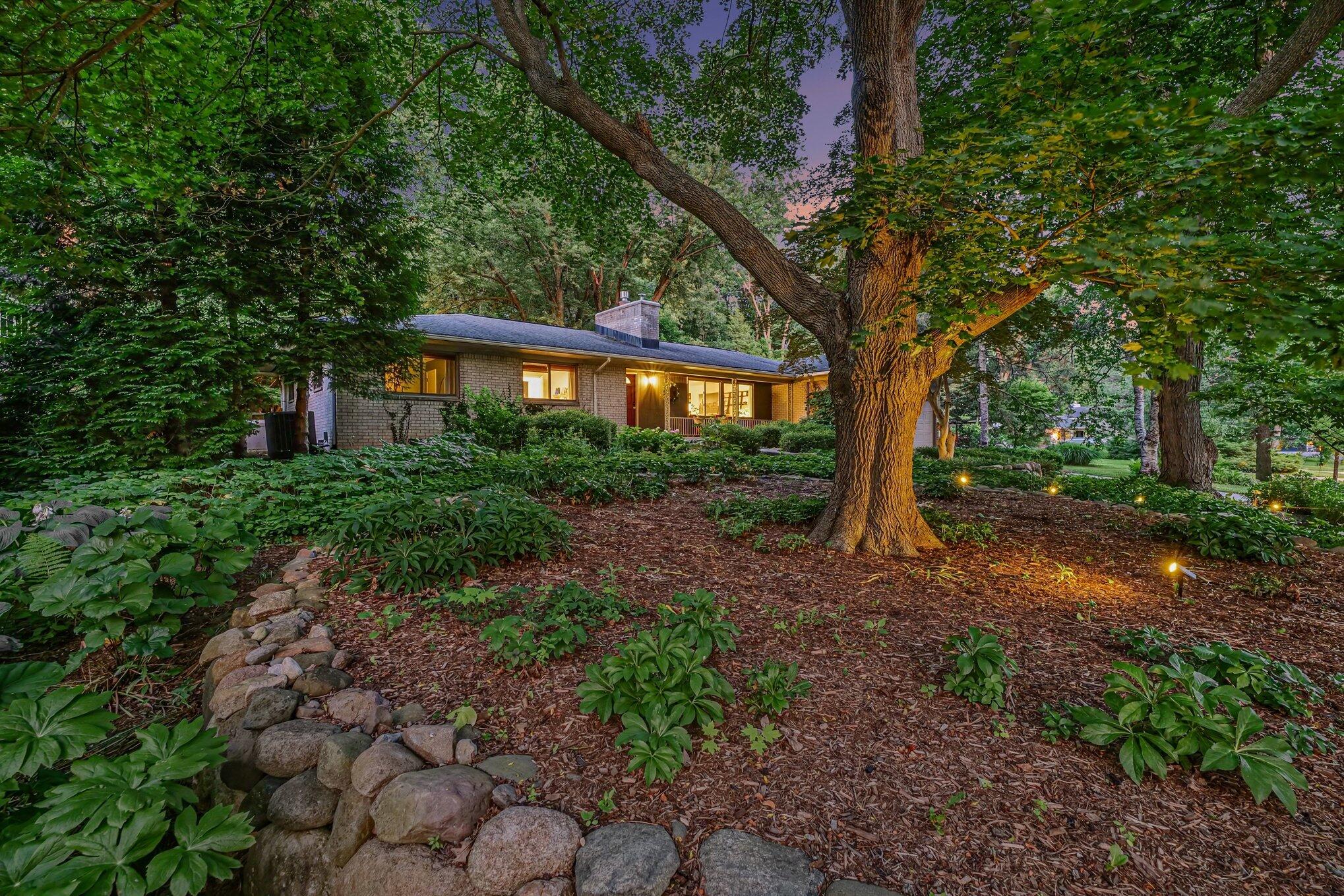 2411 Londonderry Road Ann Arbor, MI 48104 - Photo 48 of 61 005_file_2994