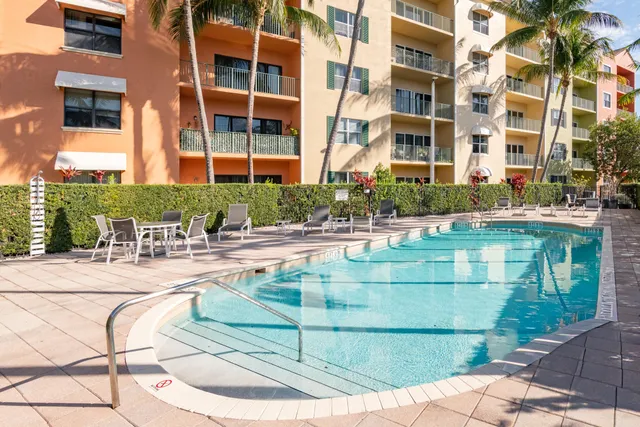 $2,250 | 1650 Presidential Way, Unit 306, West Palm Beach, FL 33401