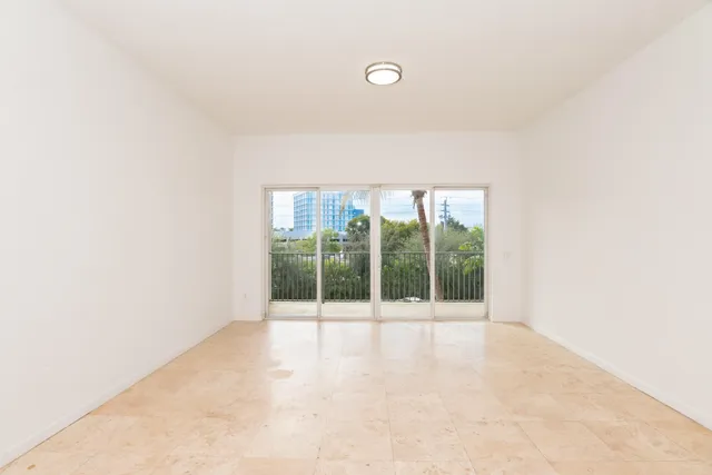 $2,250 | 1650 Presidential Way, Unit 306, West Palm Beach, FL 33401