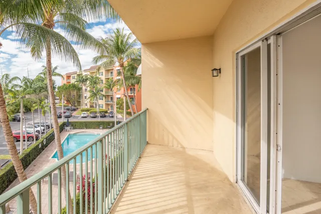 $2,250 | 1650 Presidential Way, Unit 306, West Palm Beach, FL 33401