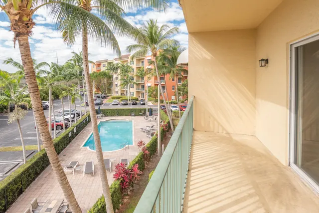 $2,250 | 1650 Presidential Way, Unit 306, West Palm Beach, FL 33401