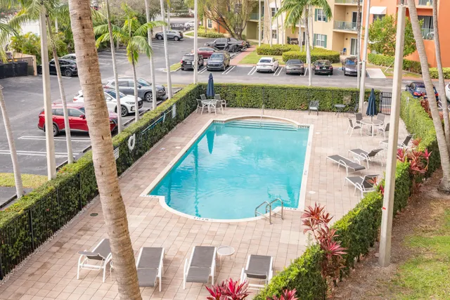 $2,250 | 1650 Presidential Way, Unit 306, West Palm Beach, FL 33401
