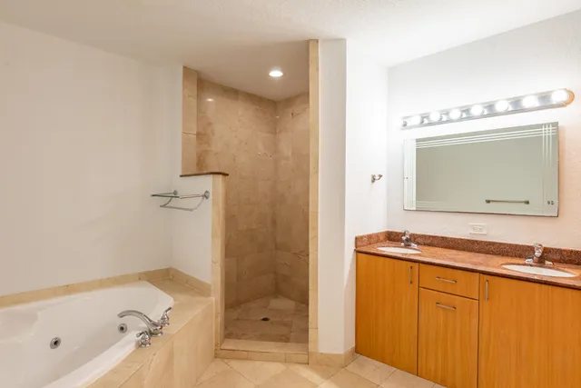 $2,250 | 1650 Presidential Way, Unit 306, West Palm Beach, FL 33401