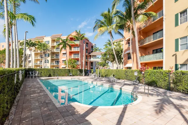 $2,250 | 1650 Presidential Way, Unit 306, West Palm Beach, FL 33401