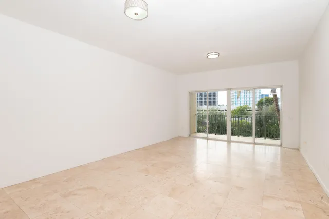 $2,250 | 1650 Presidential Way, Unit 306, West Palm Beach, FL 33401