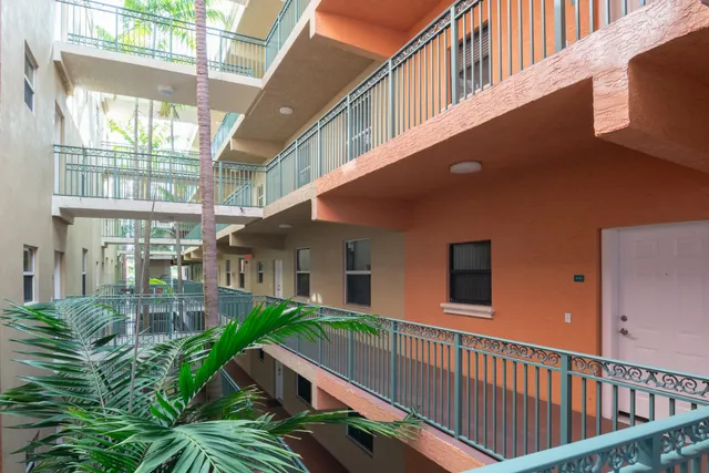 $2,250 | 1650 Presidential Way, Unit 306, West Palm Beach, FL 33401