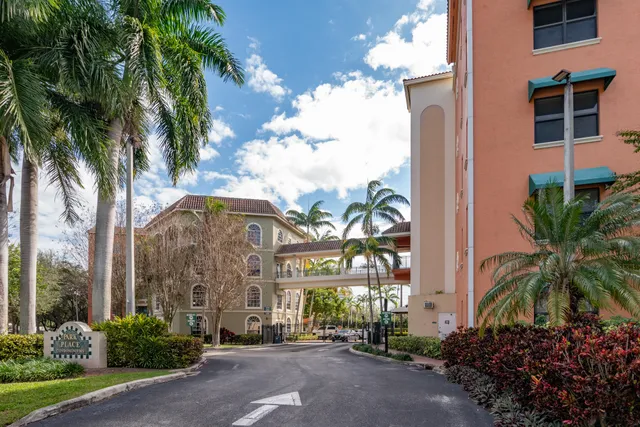 $2,250 | 1650 Presidential Way, Unit 306, West Palm Beach, FL 33401
