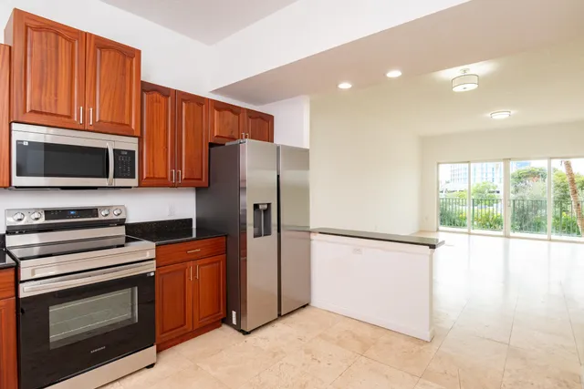 $2,250 | 1650 Presidential Way, Unit 306, West Palm Beach, FL 33401