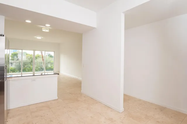 $2,250 | 1650 Presidential Way, Unit 306, West Palm Beach, FL 33401