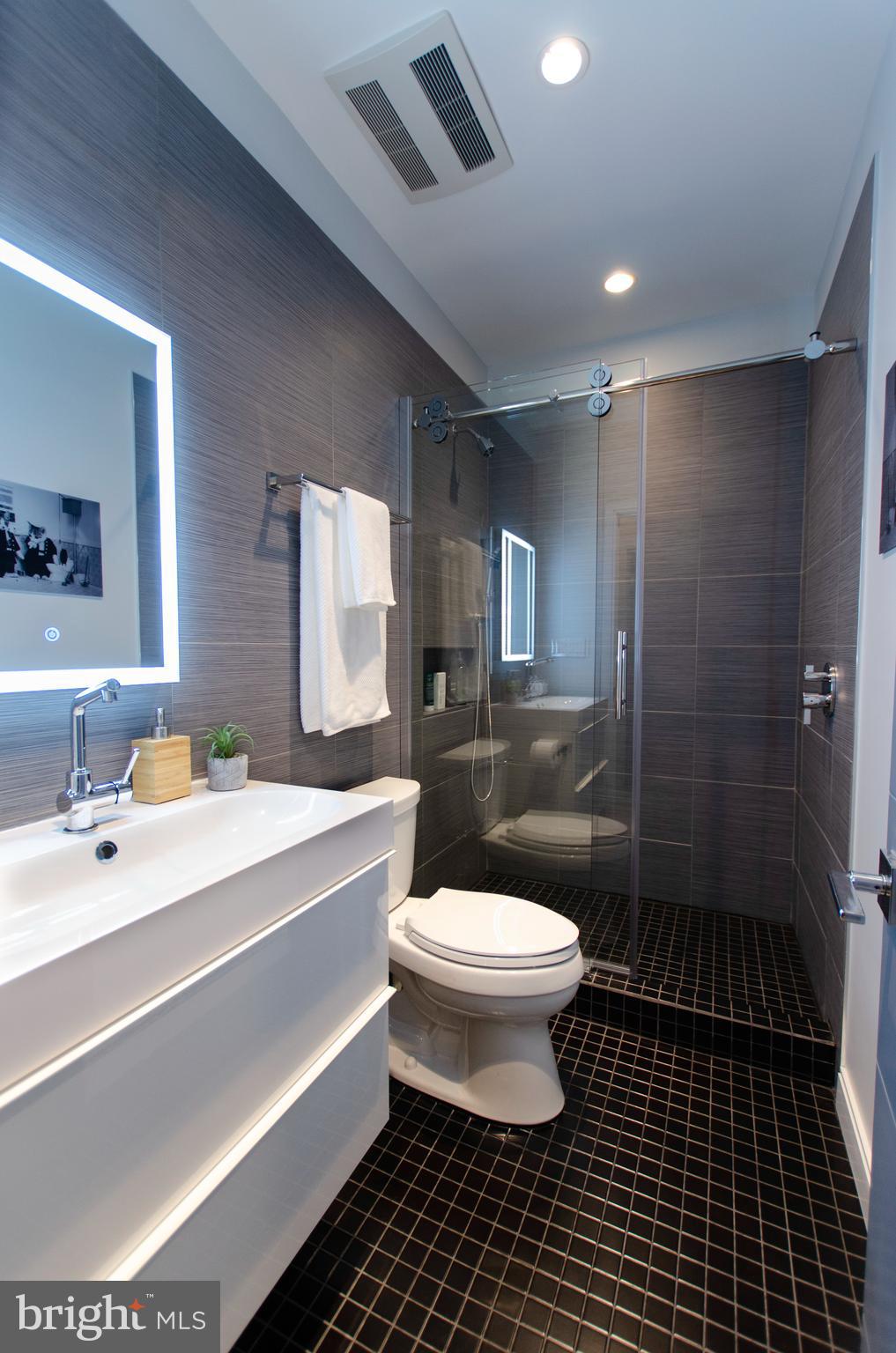 112 Mountain Road Linthicum, MD 21090 - Photo 22 of 30 Guest bath