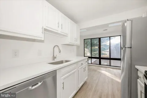 $285,000 | 18140 Chalet Drive, Unit 7303, Germantown, MD 20874