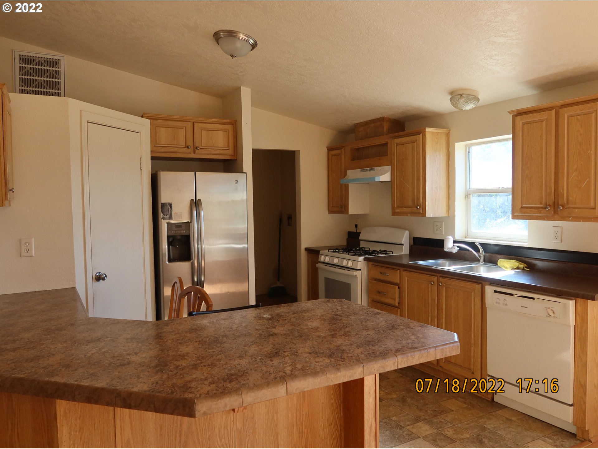 4315 Cordon Road Northeast Salem, OR 97305 - Photo 4 of 11 a kitchen with stainless steel appliances granite countertop a sink stove and refrigerator
