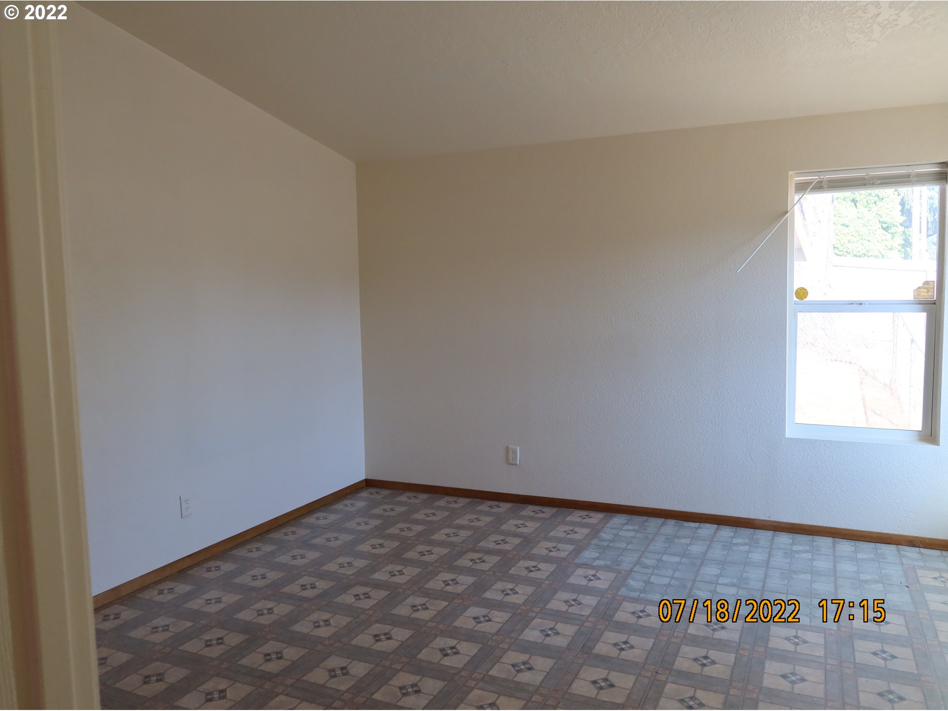 4315 Cordon Road Northeast Salem, OR 97305 - Photo 10 of 11 an empty room with a window