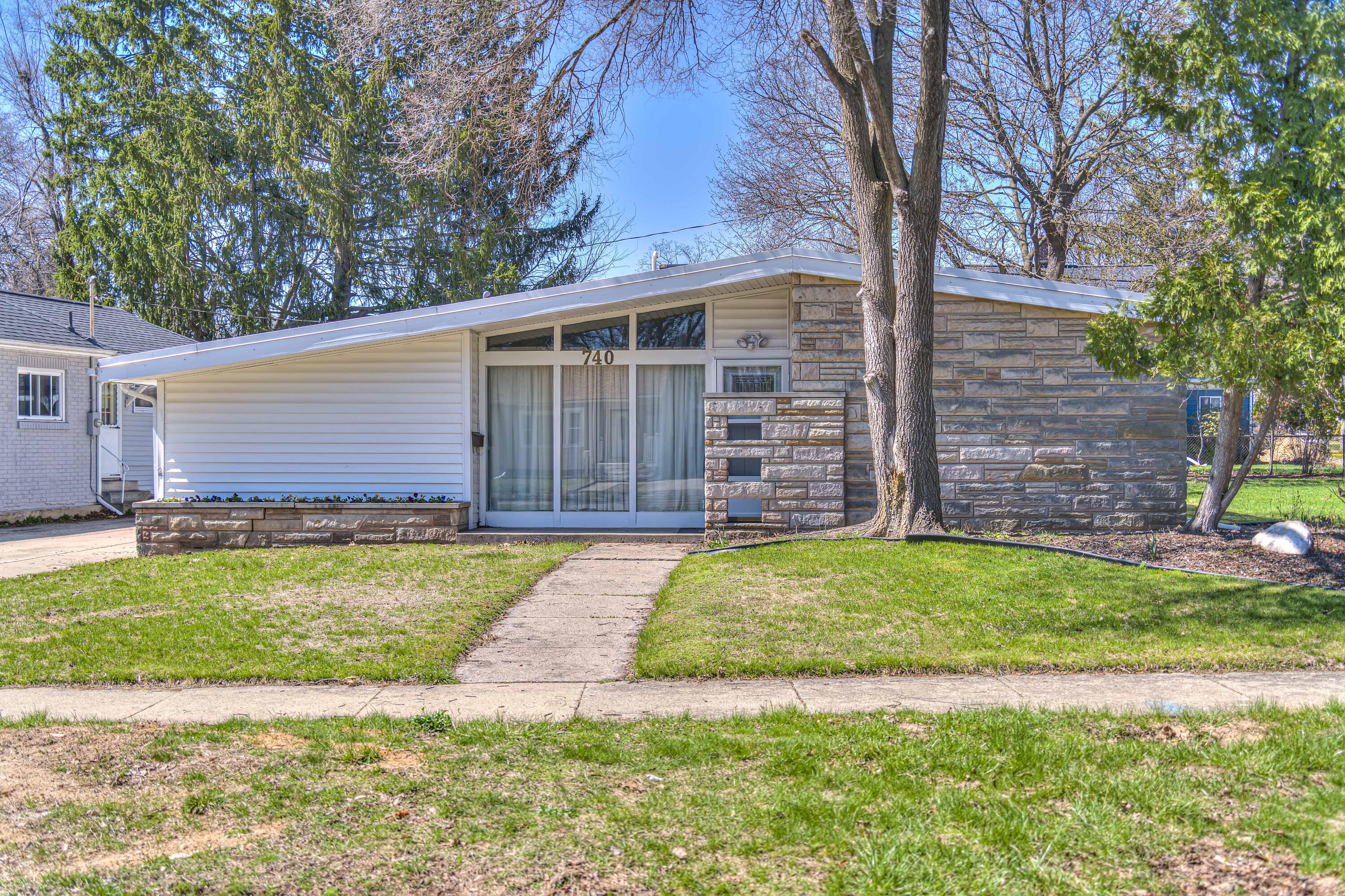 740 Briarcliff Road Jackson, MI 49203 - Photo 27 of 30 407 Briarcliff 02