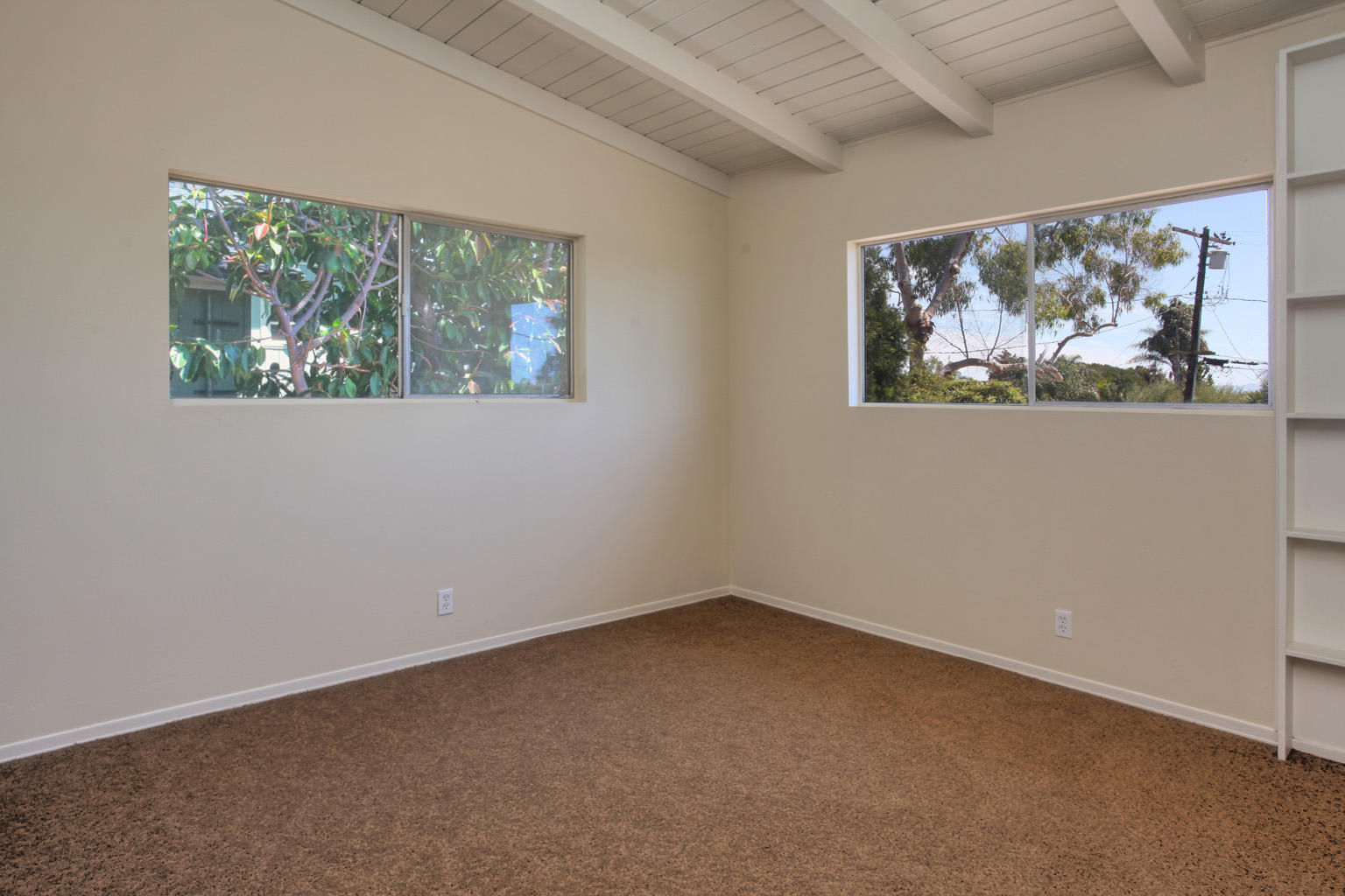 460 Fellowship Road Santa Barbara, CA 93109 - Photo 13 of 21 an empty room with a painting on the wall