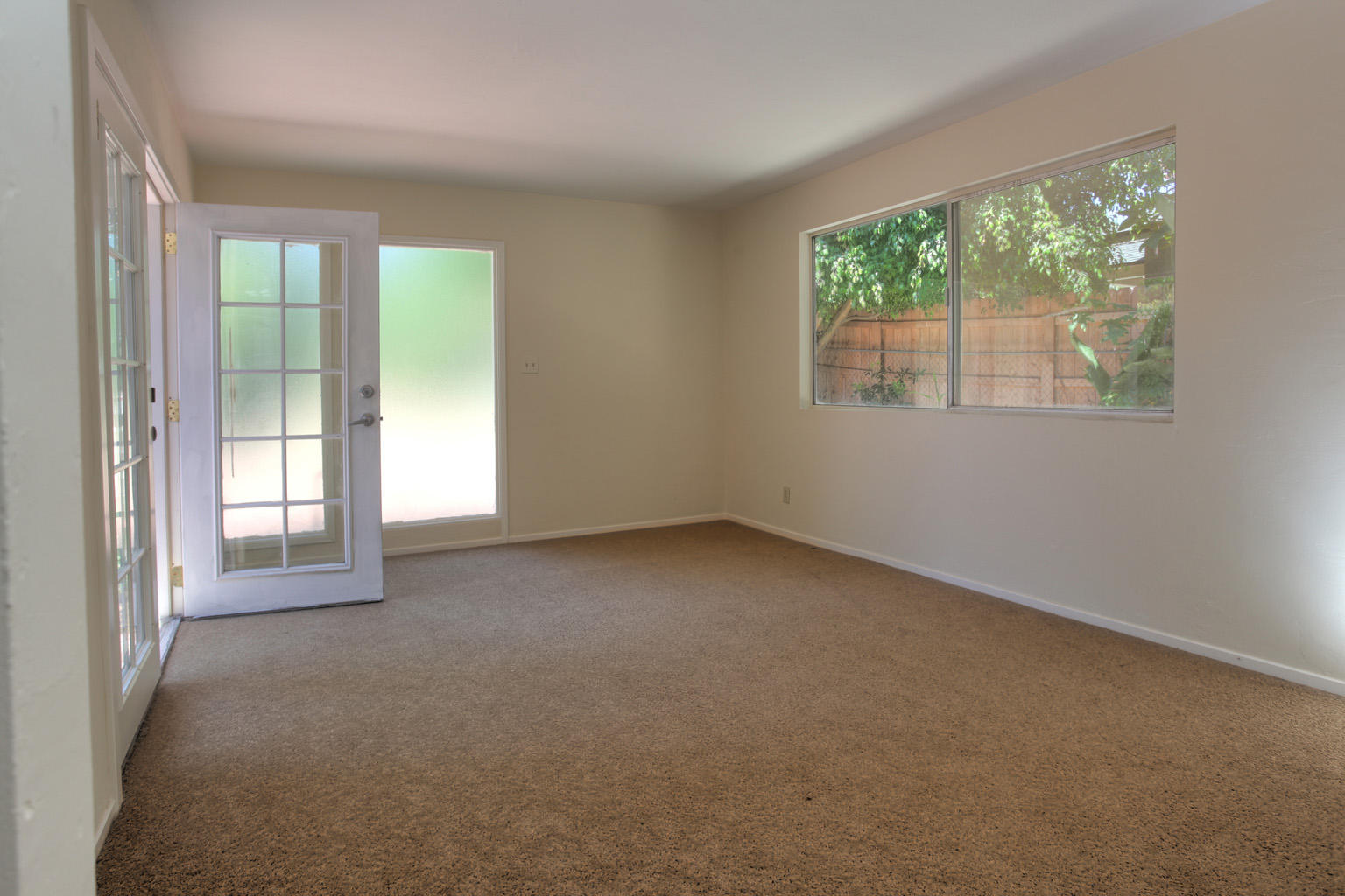 460 Fellowship Road Santa Barbara, CA 93109 - Photo 5 of 21 an empty room with windows