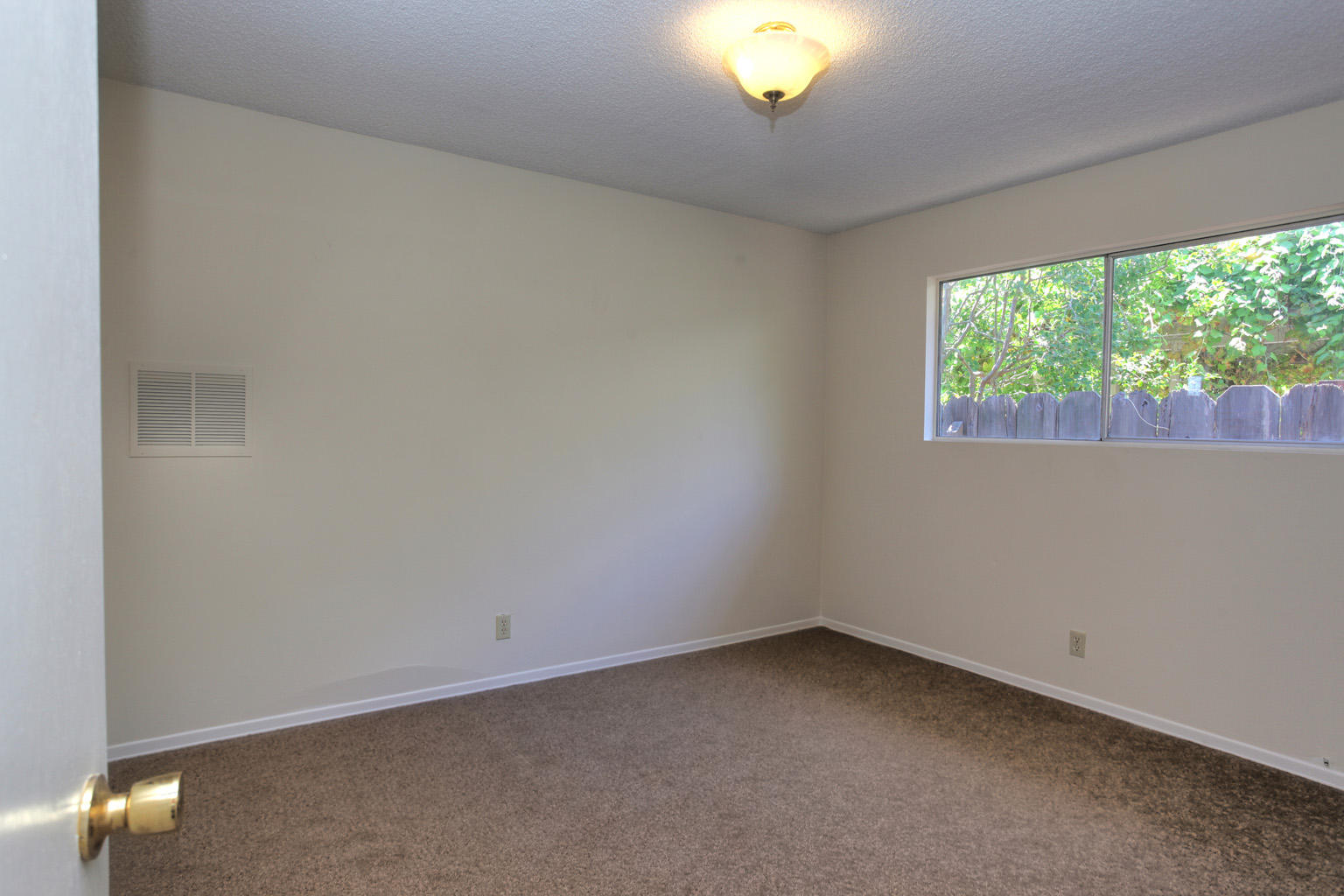 460 Fellowship Road Santa Barbara, CA 93109 - Photo 7 of 21 an empty room with a window