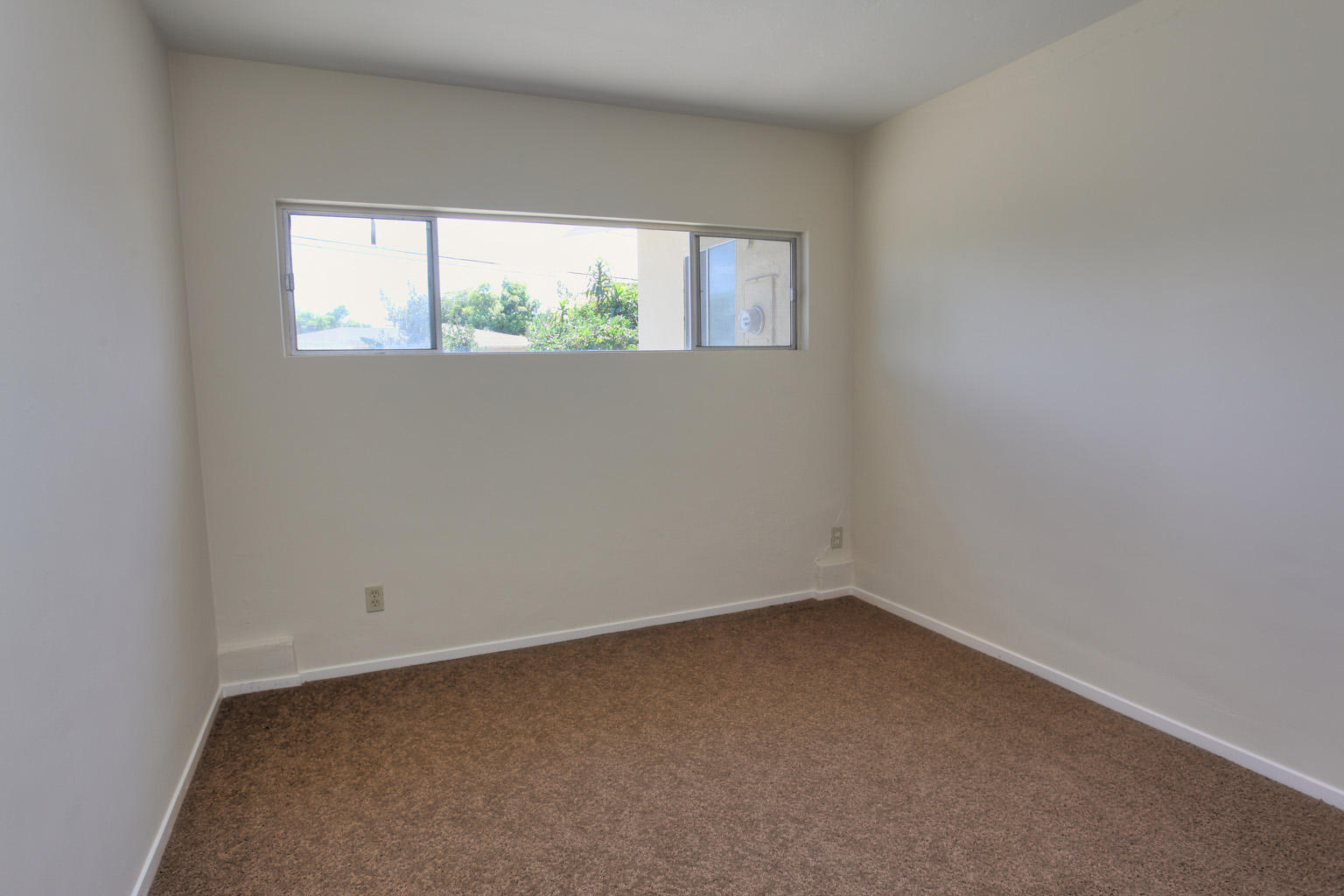 460 Fellowship Road Santa Barbara, CA 93109 - Photo 8 of 21 an empty room with a window