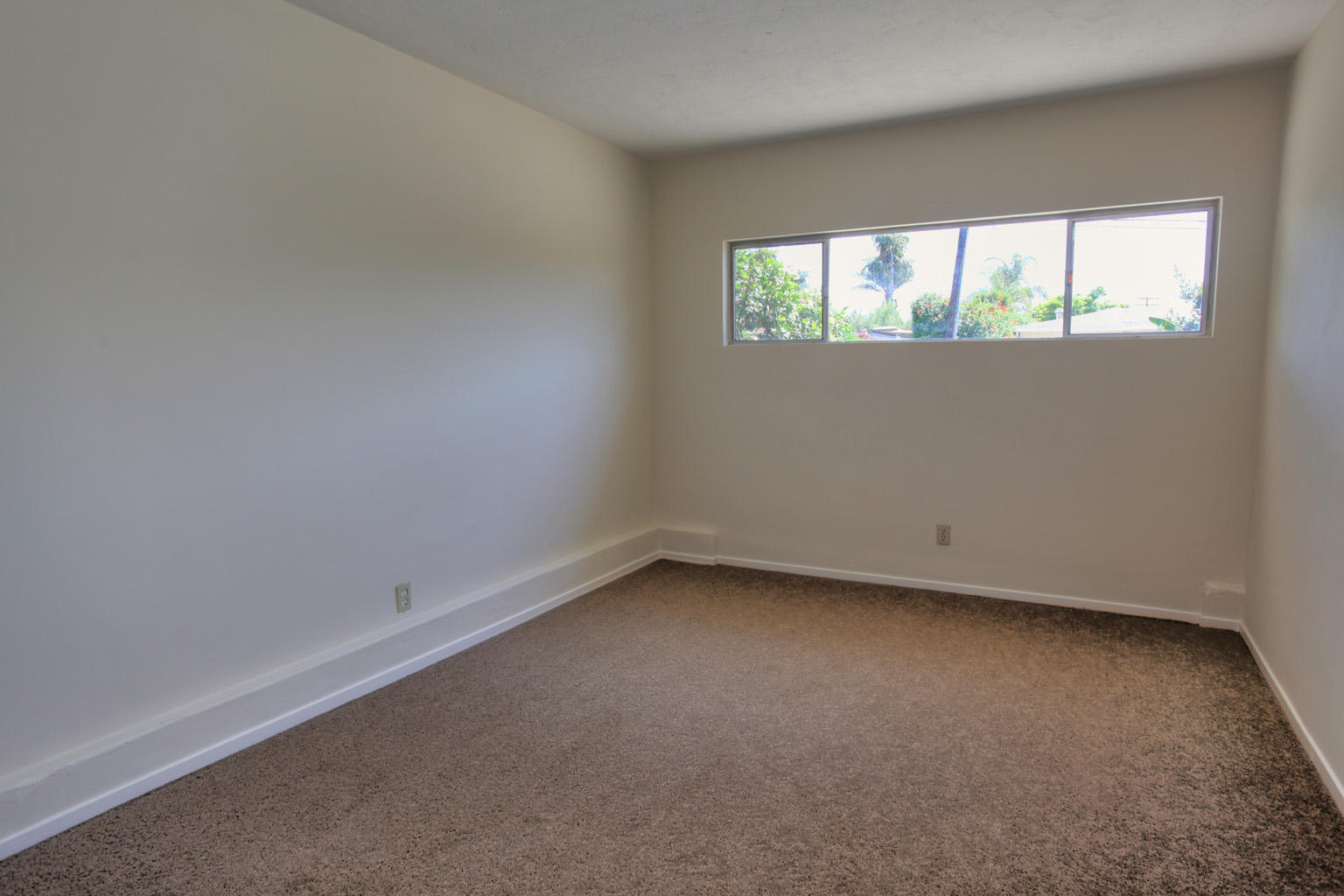 460 Fellowship Road Santa Barbara, CA 93109 - Photo 9 of 21 an empty room with a window