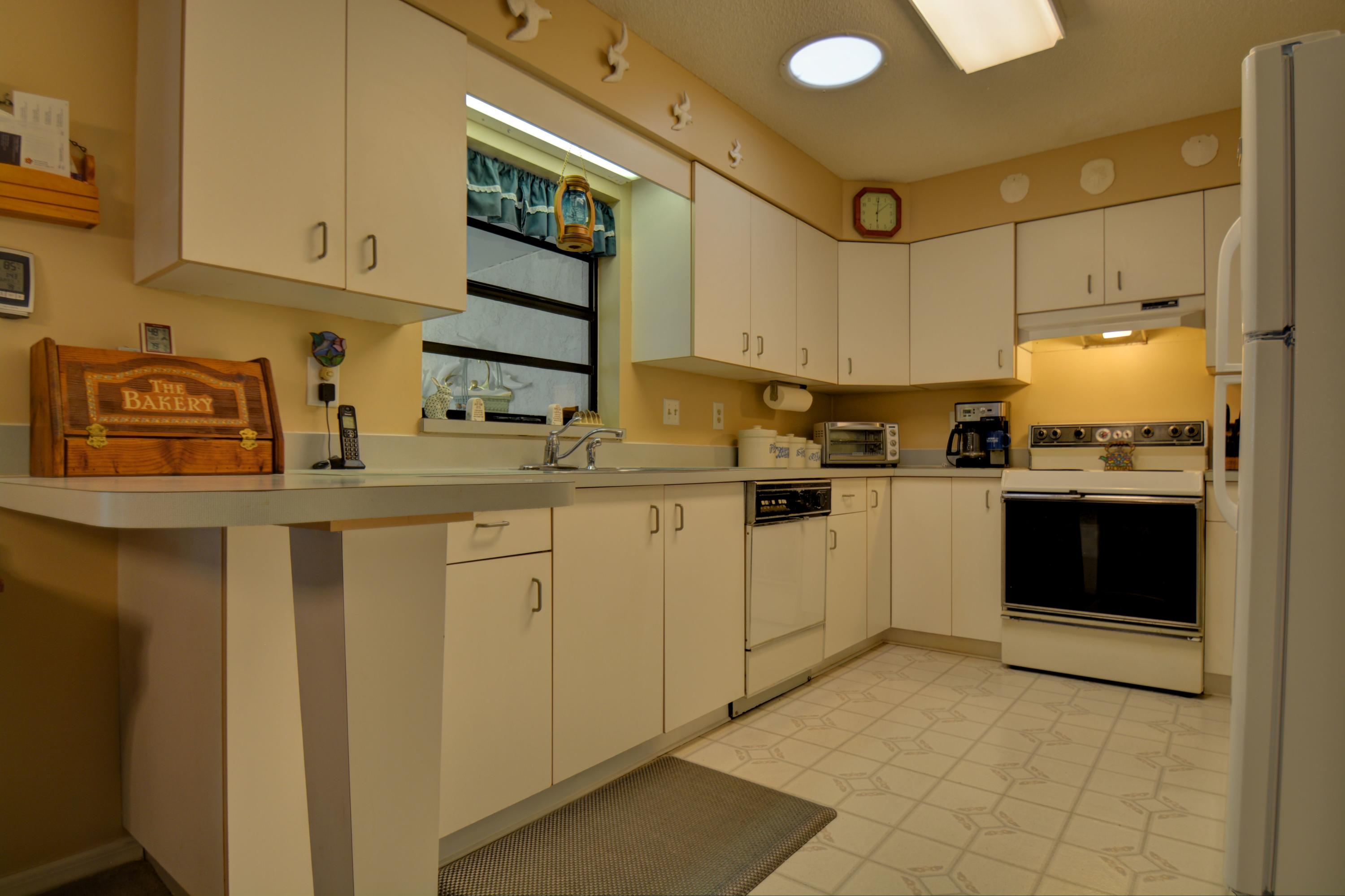 7604 Kenwood Road Fort Pierce, FL 34951 - Photo 8 of 21 Kitchen
