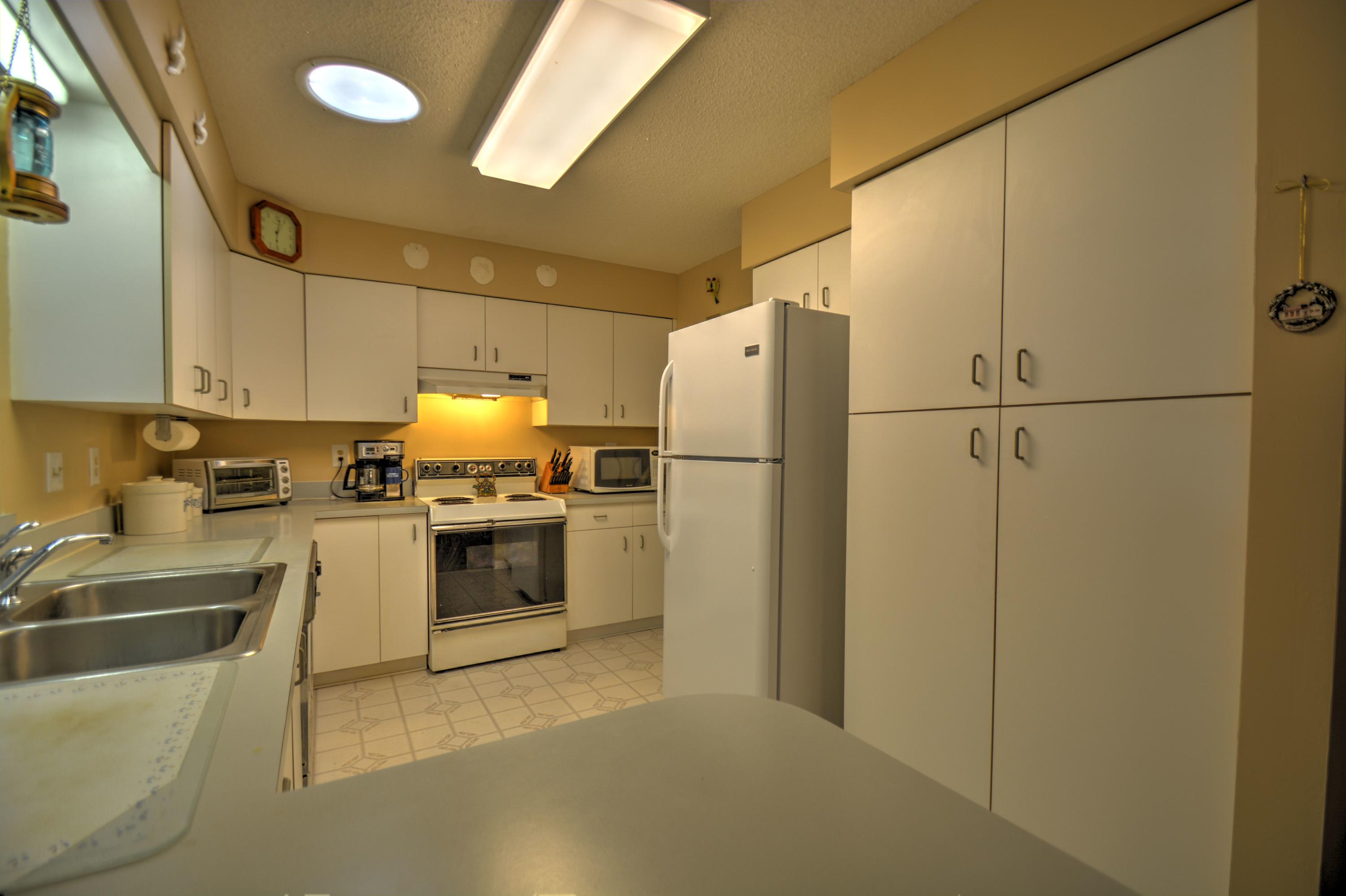 7604 Kenwood Road Fort Pierce, FL 34951 - Photo 9 of 21 Kitchen