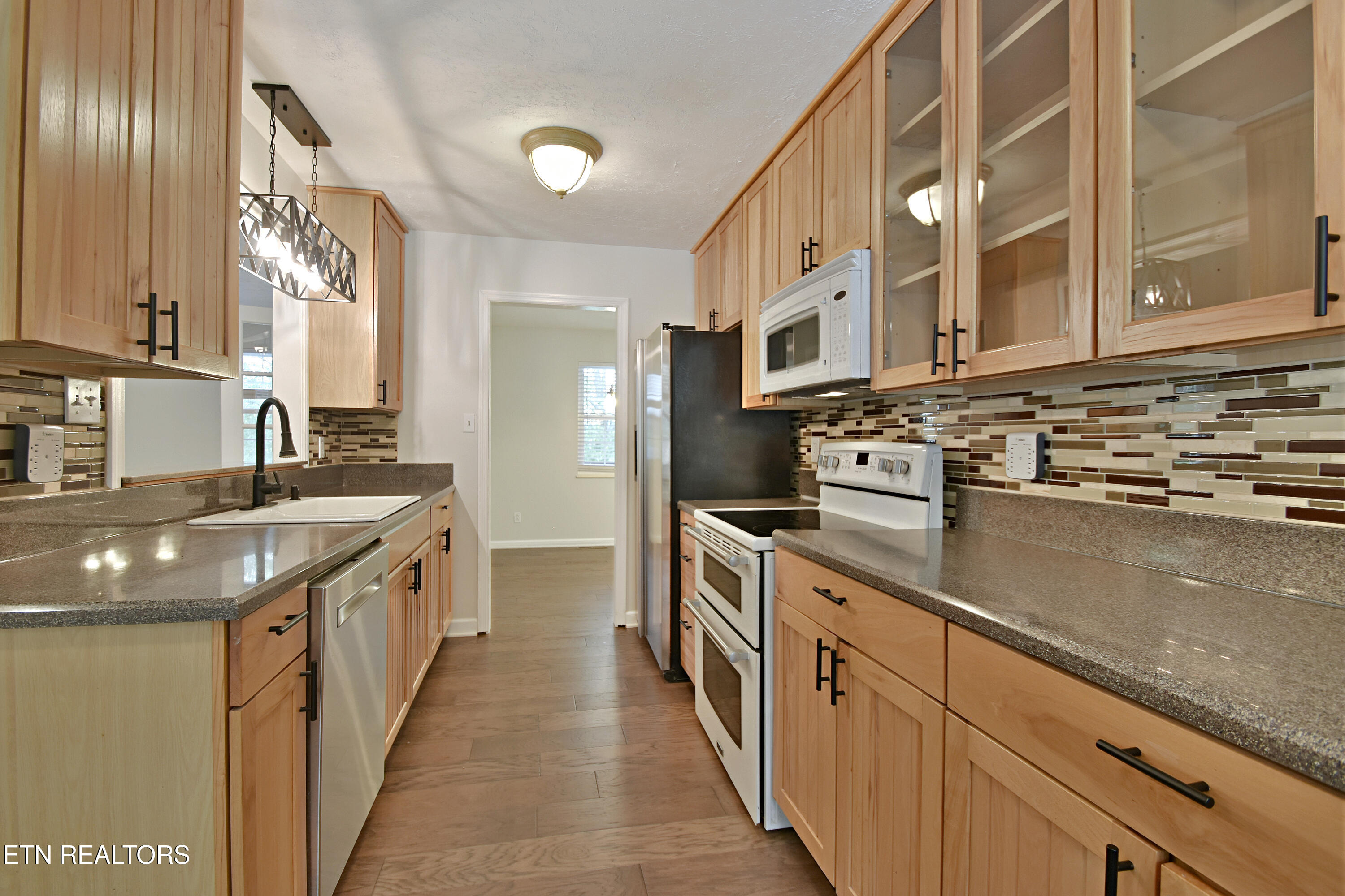 719 McFee Road Knoxville, TN 37934 - Photo 8 of 33 DSC_2239