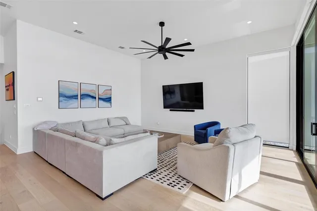 $1,925,000 | 13 Blushing Bride, Graford, TX 76449