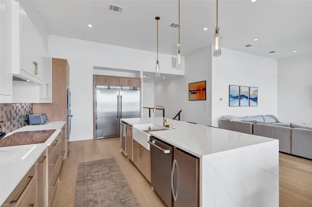 $1,925,000 | 13 Blushing Bride, Graford, TX 76449