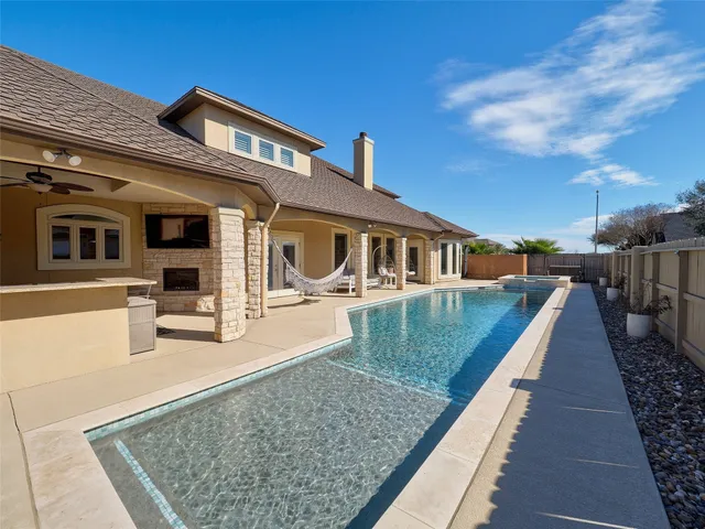 a view of an outdoor space with sitting space