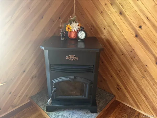 a view of empty room with ceiling fan