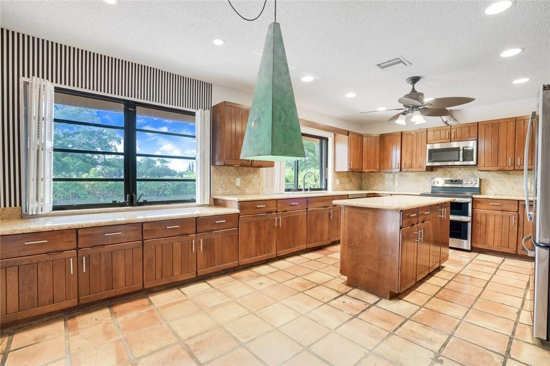 403 Glenbrook Drive Atlantis, FL 33462 - Photo 8 of 42 Photo 8