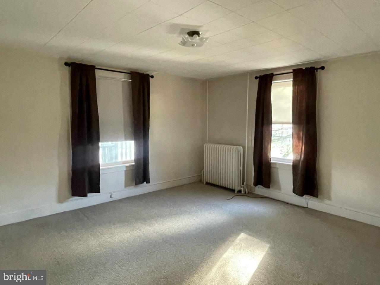 108 South Kenhorst Boulevard Reading, PA 19607 - Photo 8 of 30 an empty room with windows and closet