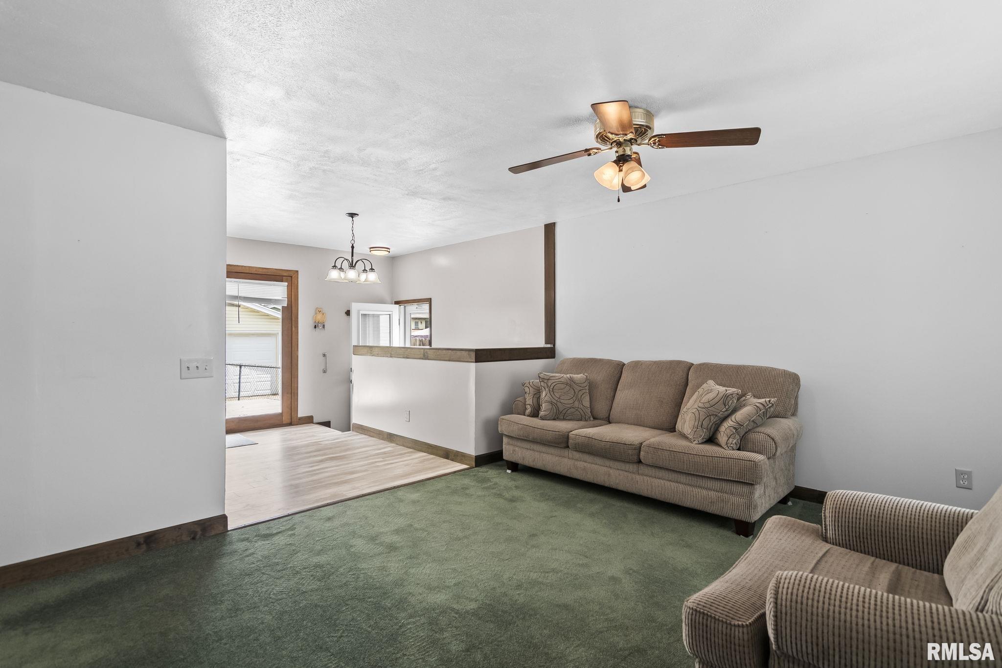 3025 East Griffiths Avenue Springfield, IL 62702 - Photo 3 of 34