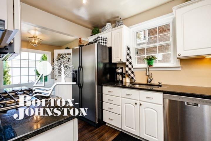 176 Fisher Road Grosse Pointe, MI 48230 - Photo 17 of 37 Stainless Appliances