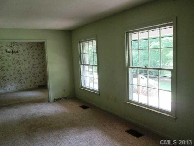 6801 Alanbrook Road Charlotte, NC 28215 - Photo 4 of 12