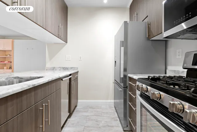 $608,000 | 393 West 49th Street, Unit 2FF | Hell's Kitchen