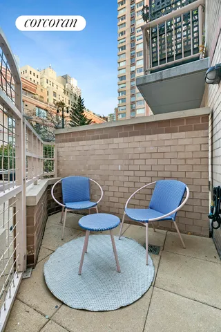 $608,000 | 393 West 49th Street, Unit 2FF | Hell's Kitchen