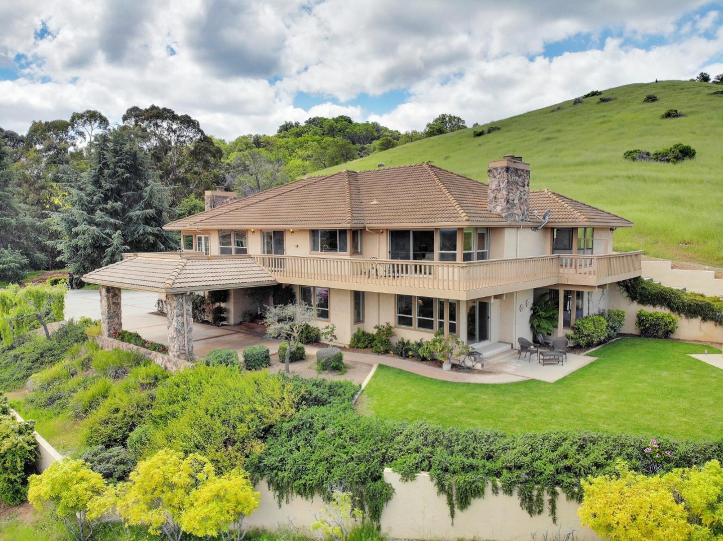 12327 Farr Ranch Road Saratoga, CA 95070 - Photo 3 of 50 Gallery Image 3